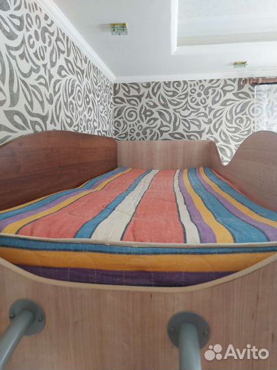 Двухьярусная кровать со шкафом и столом