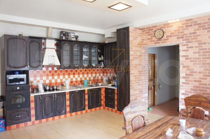 Дом 327 м² на участке 19 сот.