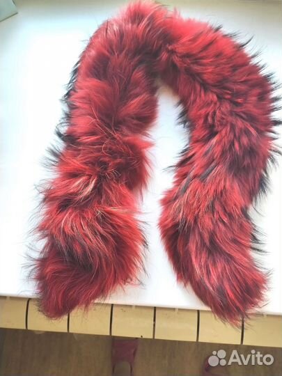 Натуральный воротник черно-красный