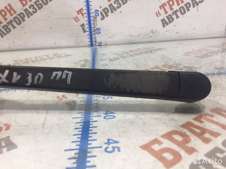 Тойота Камри Держатель дворника правый Прав