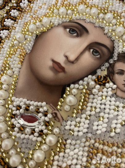 Икона Казанской Божьей матери выполнена бисером