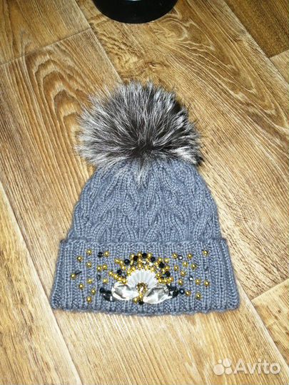Шапка со стразами (новая)