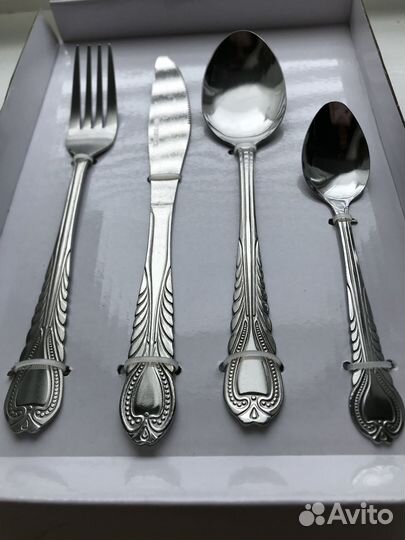 Подарочный новый набор 24 предмета в коробке