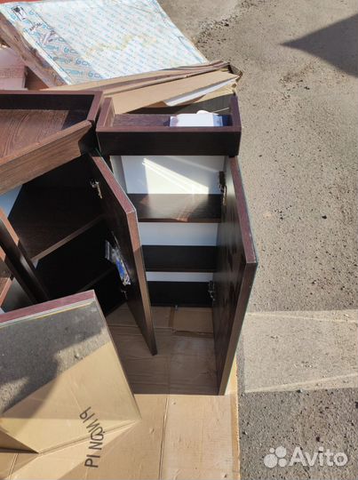 Шкафчик угловой новый