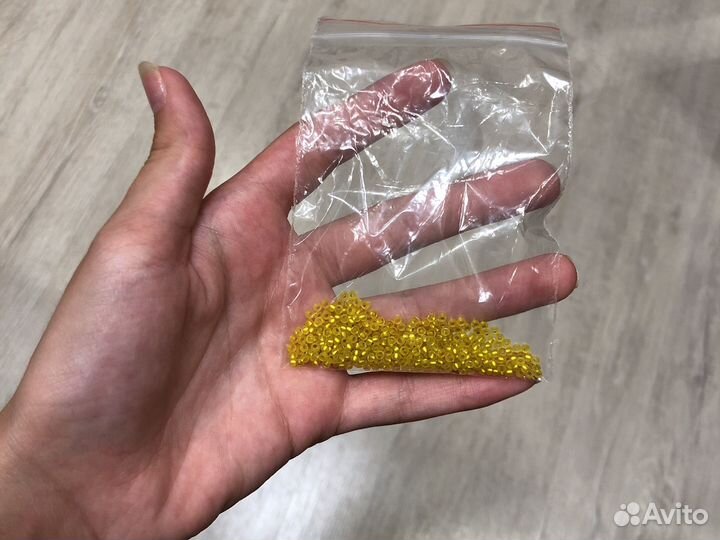 Чешский бисер матово-жёлтый