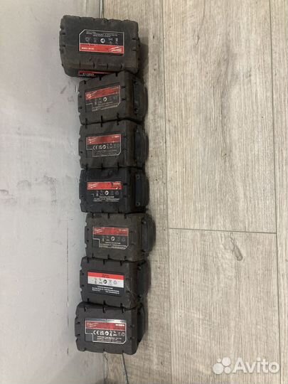 Аккумуляторная батарея Milwaukee