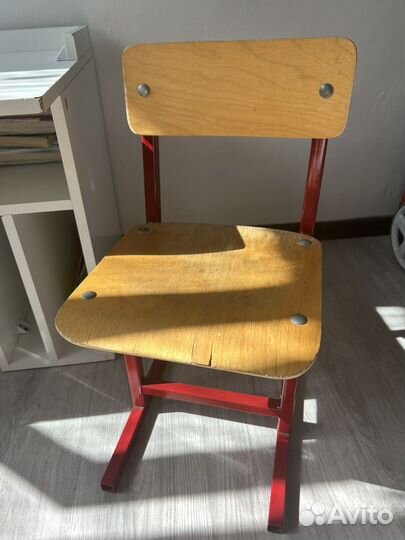 Детский стол и 2 стула