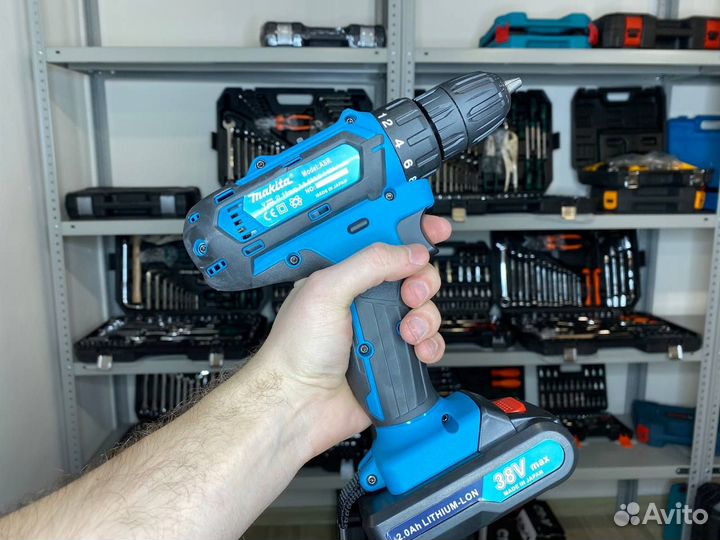 Шуруповерт Makita 38v c набором бит и сверел