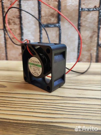 Вентилятор Кулер Sunon Новый DC 5V 40x40x20