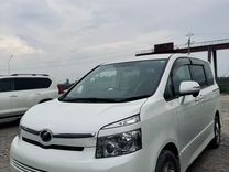 Toyota Voxy 2.0 CVT, 2009, 140 000 км, с пробегом, цена 595 000 руб.