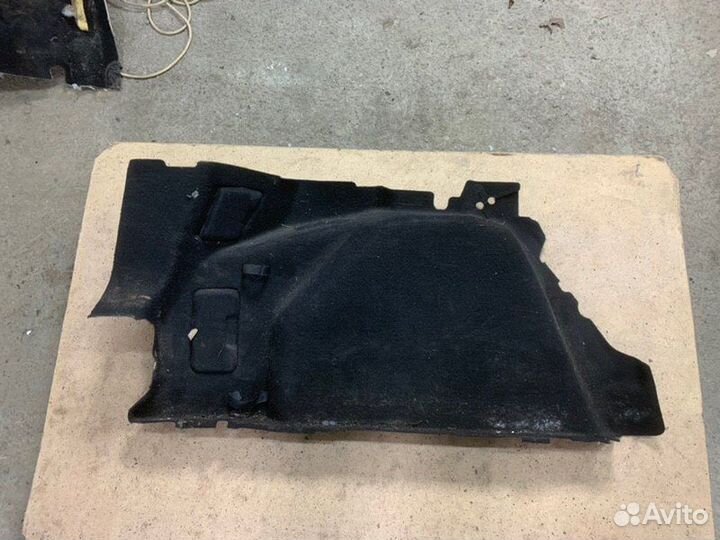 Обшивка багажника задняя левая Ford Focus 3