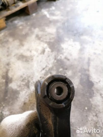 Рычаг нижний передний левый Hyundai Tucson JM 2.0