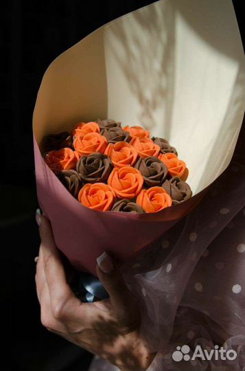 Шоколадные розы,букеты из клубники