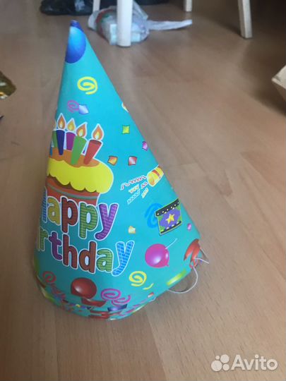 Празничные колпачки, маски и игрушки