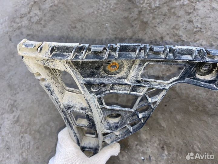 Кронштейн бампера задний левый Volkswagen Polo 612