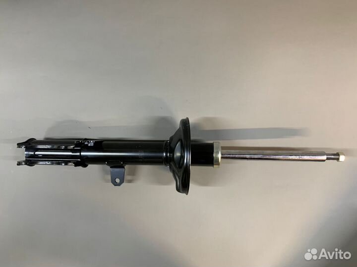 Стойка задняя левая toyota caldina T19