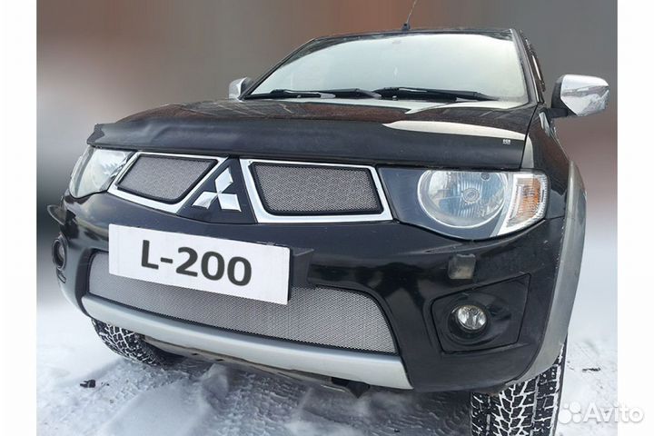 Защитная сетка радиатора верх хром Mitsubishi L200