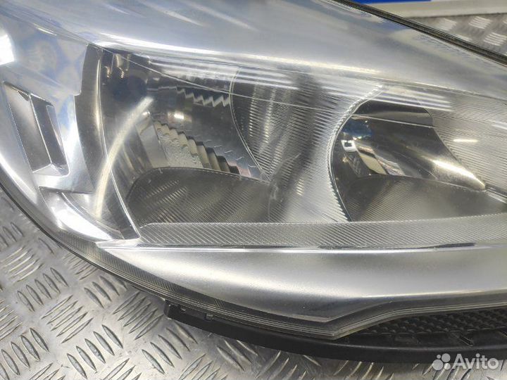 Фара правая Ford Kuga CBS 1.6 jqmb 149.6 Л.С 2014