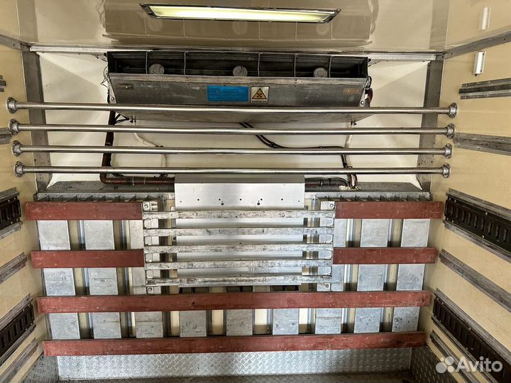 Будка с рефрижератором и двигателем