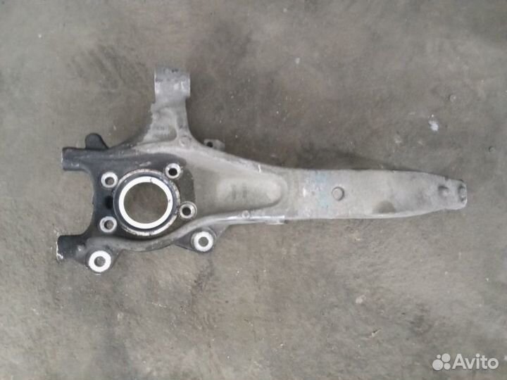 Кулак поворотный передний левый Volvo Xc60