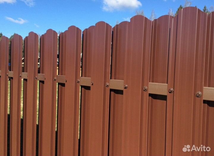 Забор из металического штакетника с установкой