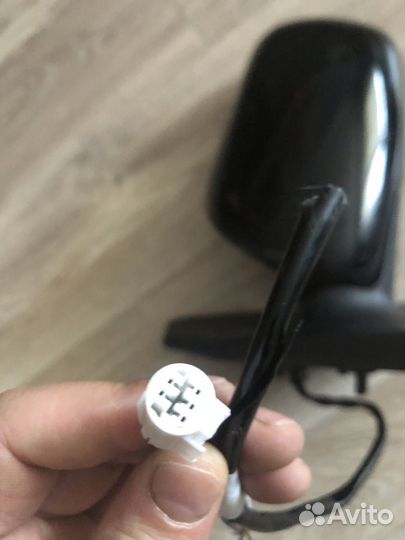 Зеркало левое