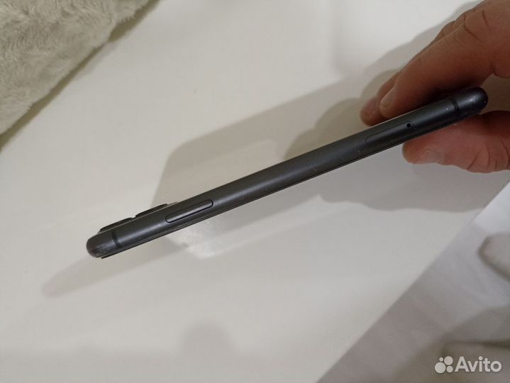 Телефон iPhone 11 64gb