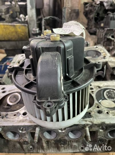 Peugeot partner B9 мотор отопителя