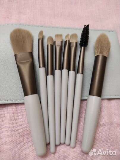 Набор кистей и пудра