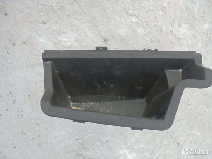 Ящик в багажник правый Toyota Avensis AZT251