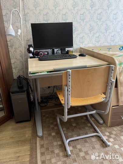 Ученическая парта и стул