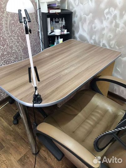 Маникюрный стол