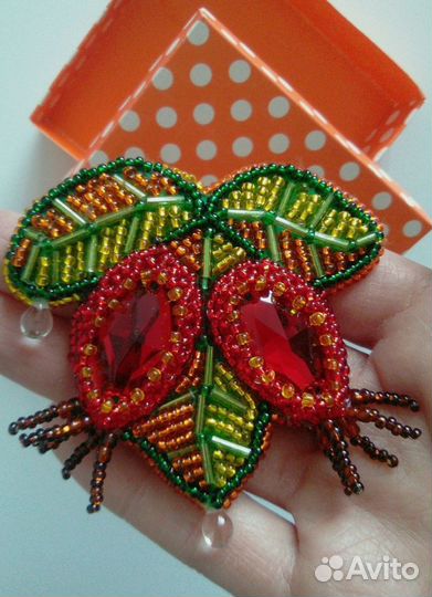 Брошь из бисера