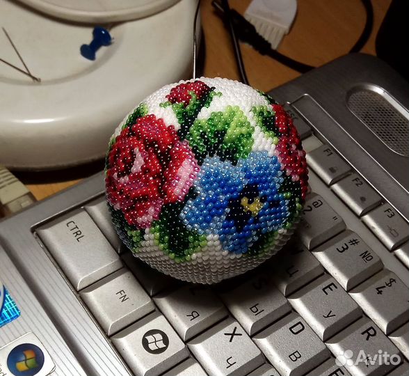 Шарики елочные из бисера. Ручная работа