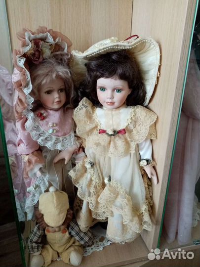 Кукла фарфоровая