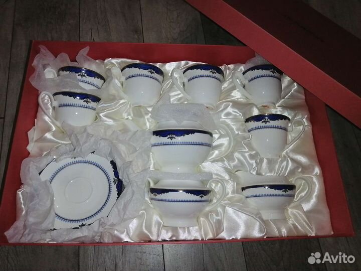 Шикарный набор посуды (чайный сервиз)