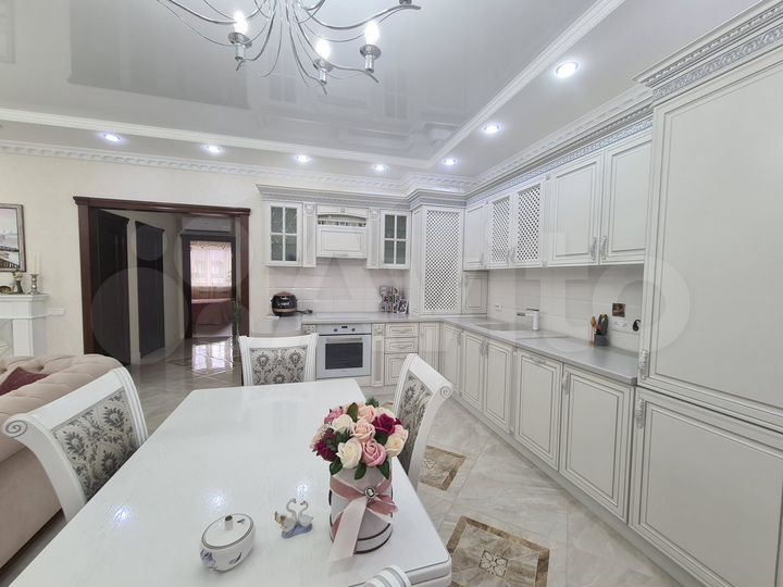 2-к. квартира, 70 м², 4/4 эт.