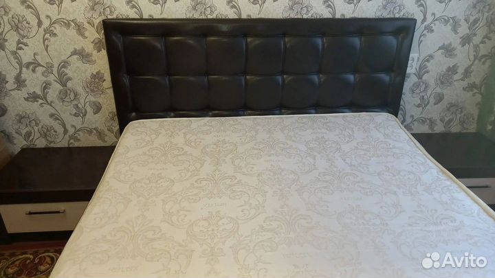 Кровать двухспальная с матрасом 160 200