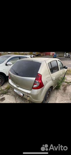 Renault Sandero 1.4 МТ, 2014, битый, 300 000 км