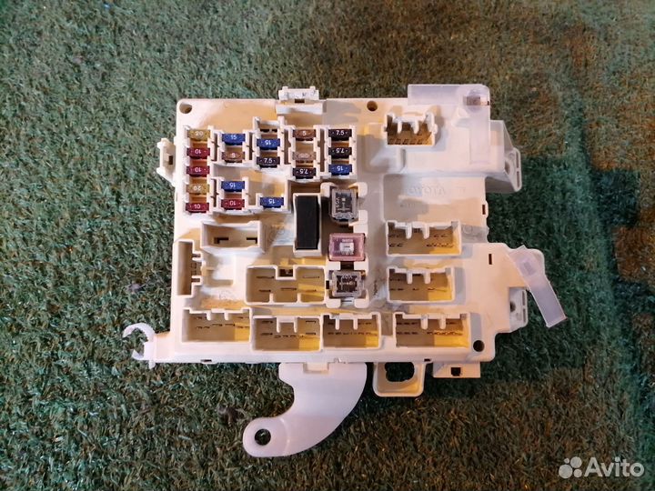 Блок предохранителей 82730-0W010 Toyota Mark II Wa