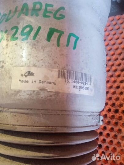 Стойка амортизатора переднего правого Volkswagen T