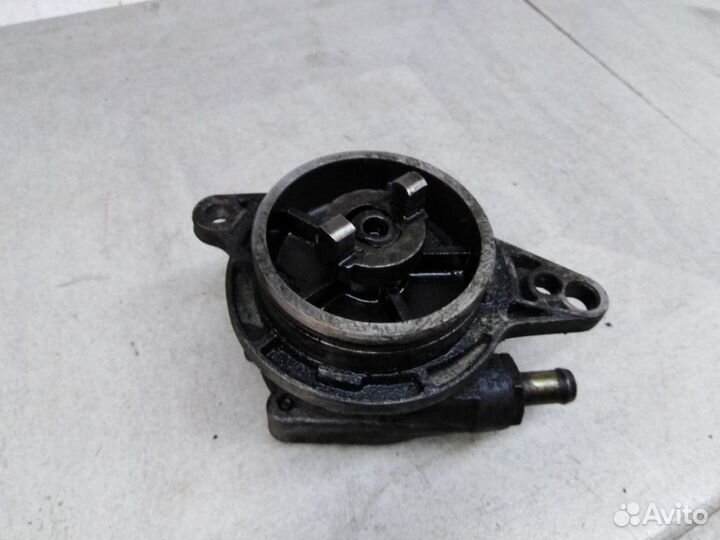 Вакуумный насос двигателя