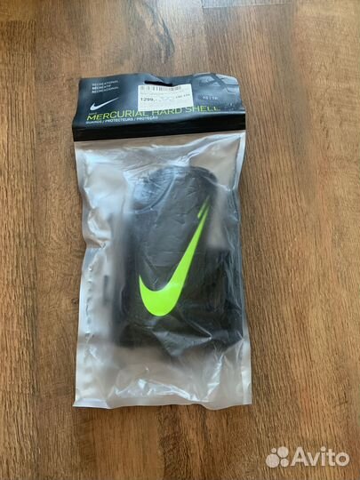 Футбольные щитки в идеальном состоянии