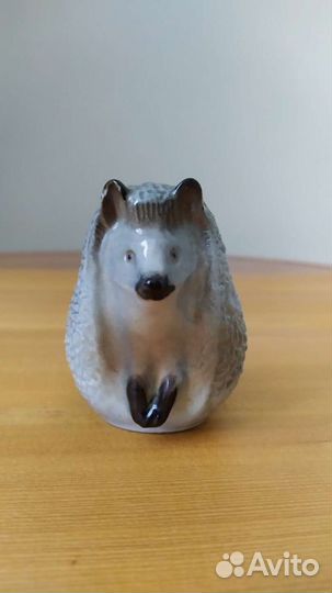 Фарфоровая статуэтка ёжик. лфз. СССР