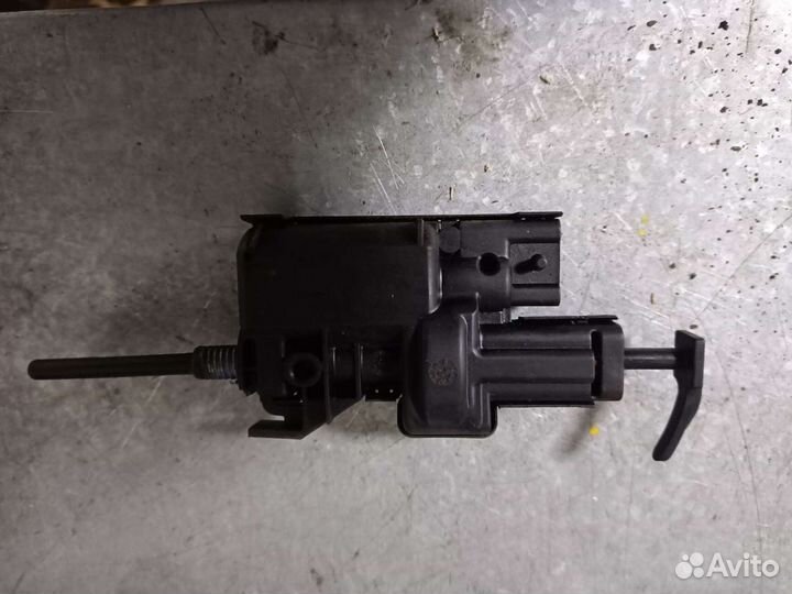 Механизм открывания лючка бензобака Renault Megane