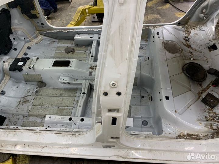 Центральная стойка кузова левая Skoda Rapid 1