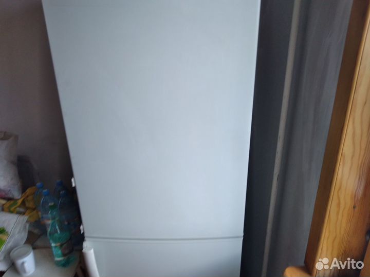 Двухкамерный холодильник Whirlpool