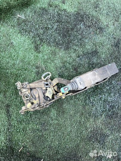 Замок двери передний левый Opel Vectra A