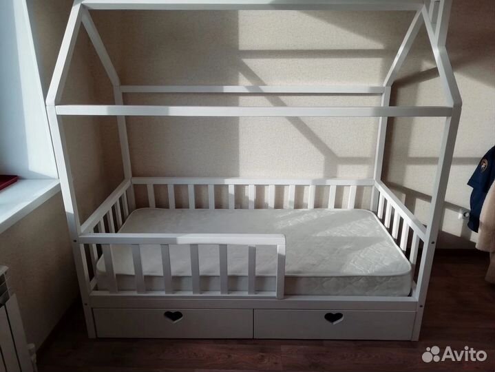 Детская кровать домик