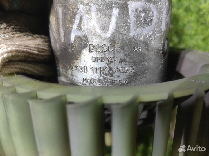 Моторчик отопителя Audi 100 C4